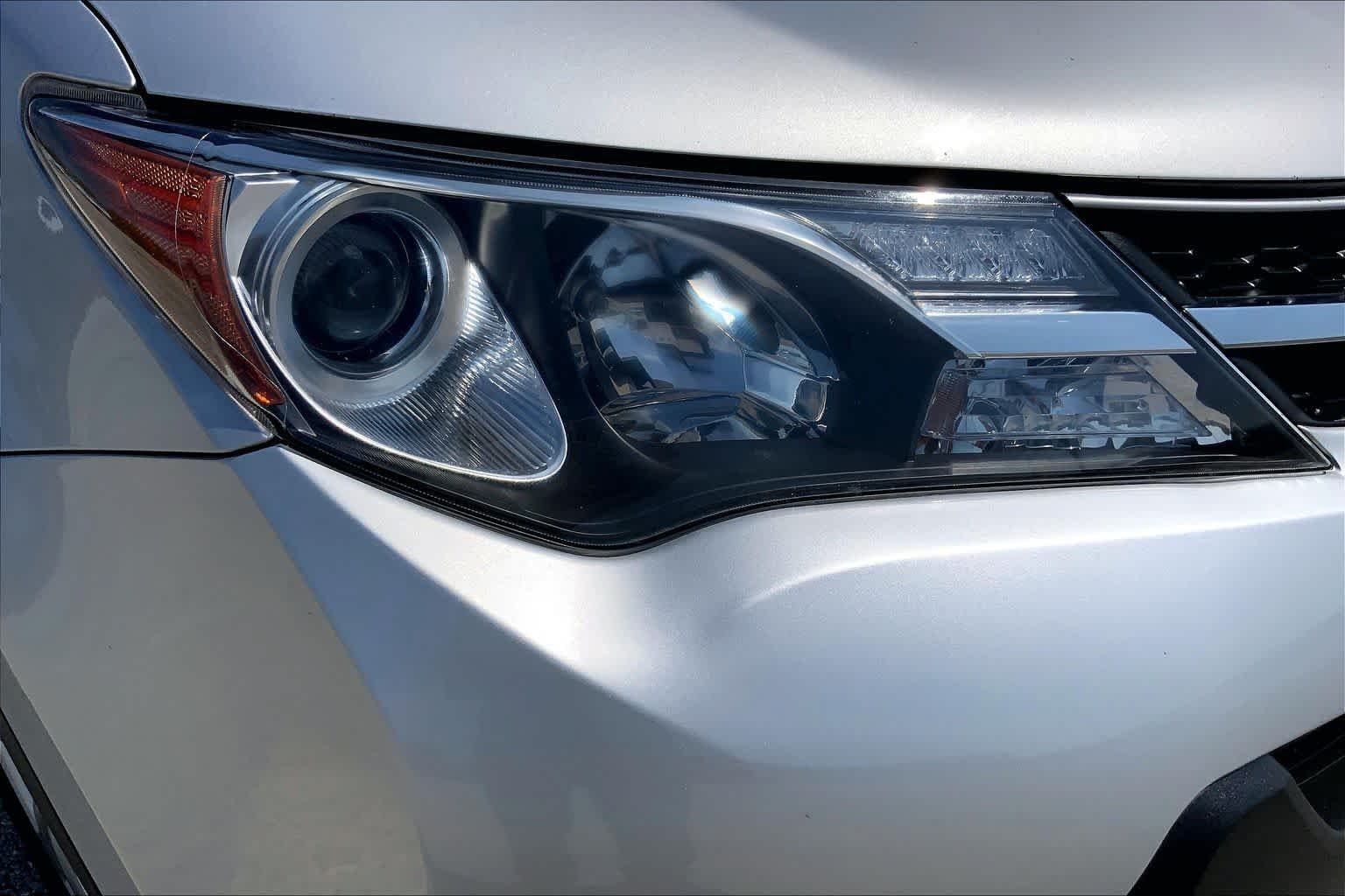 Used 2015 Classic Silver Metallic Toyota Limited image 27