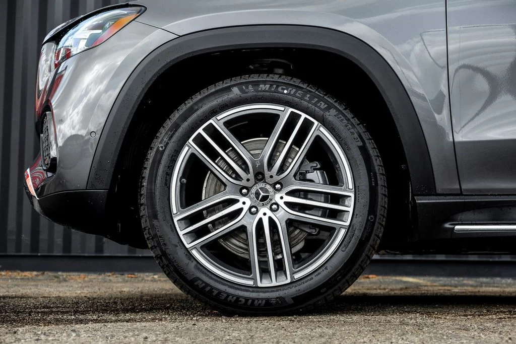 New 2026 Selenite Grey Metallic Mercedes-Benz GLS 450 image 4