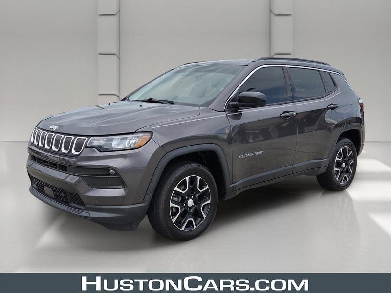 Used 2022 Crystal Metallic JEEP LATITUDE 4X4 image 1