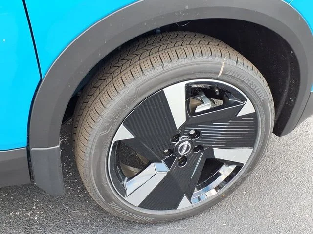 New 2026 Arctic Ice Blue Metallic / Super Black Two-tone Nissan SR image 16