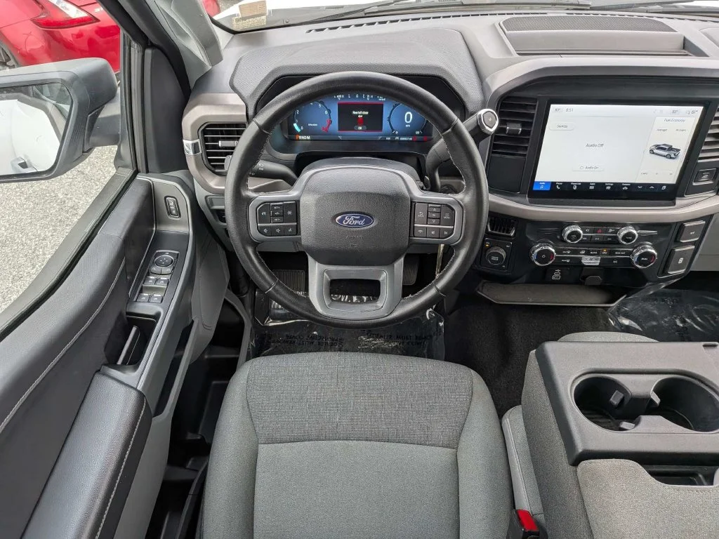 Certified Used 2025 Oxford White Ford XLT image 15