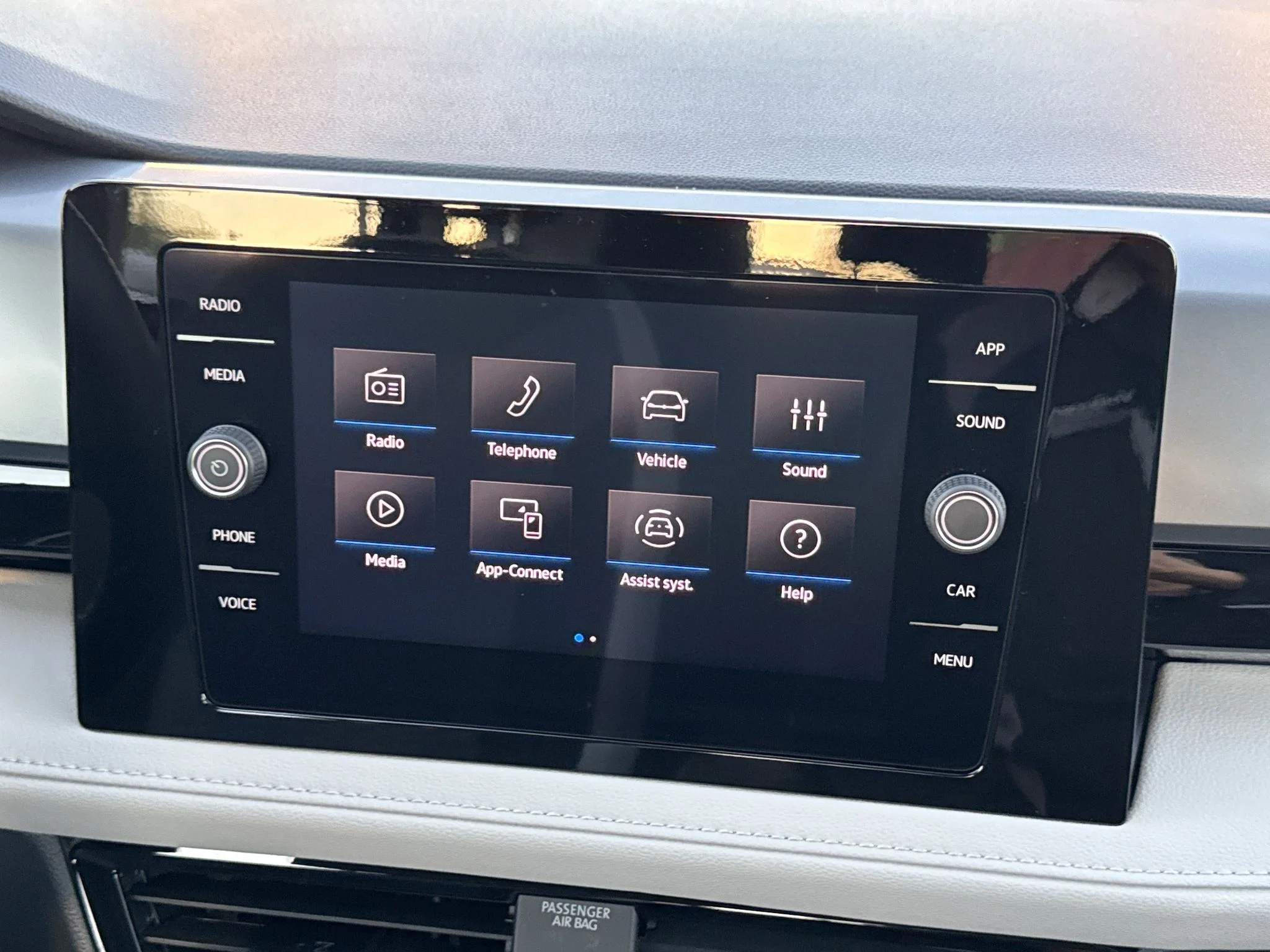 New 2027 Platinum Gray Metallic Volkswagen S image 24