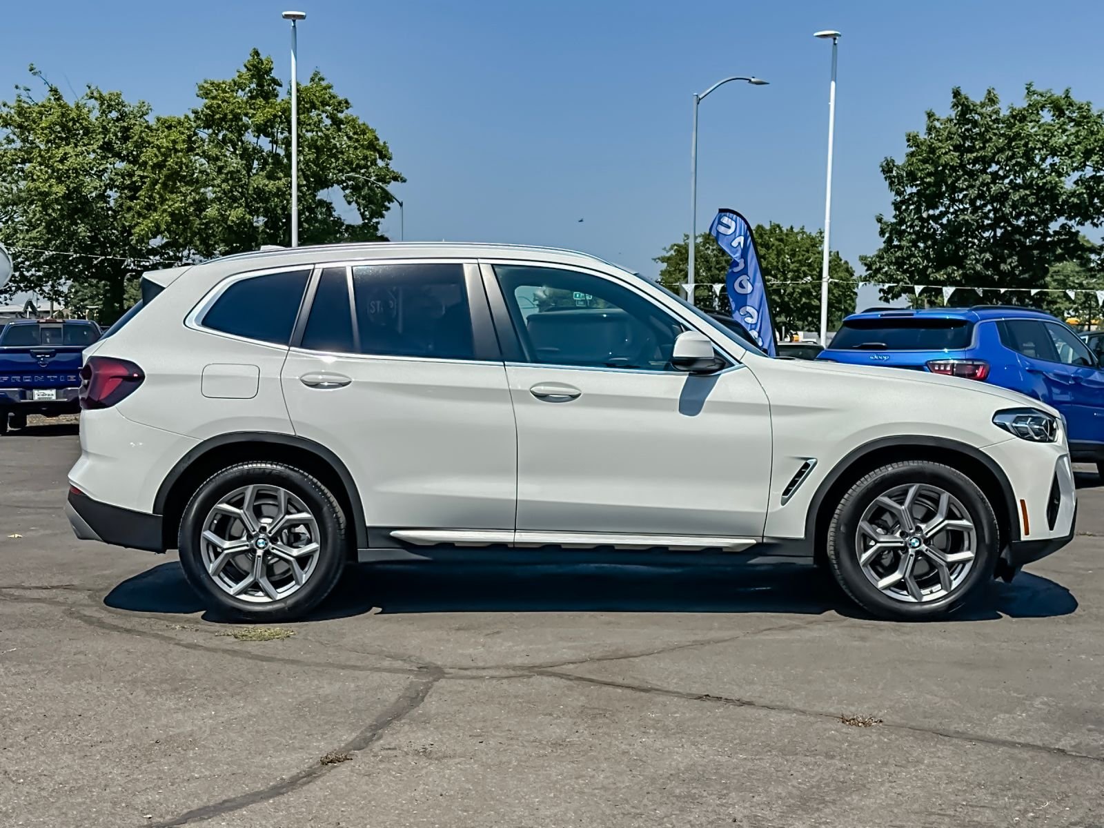 Used 2024  BMW xDrive30i image 2