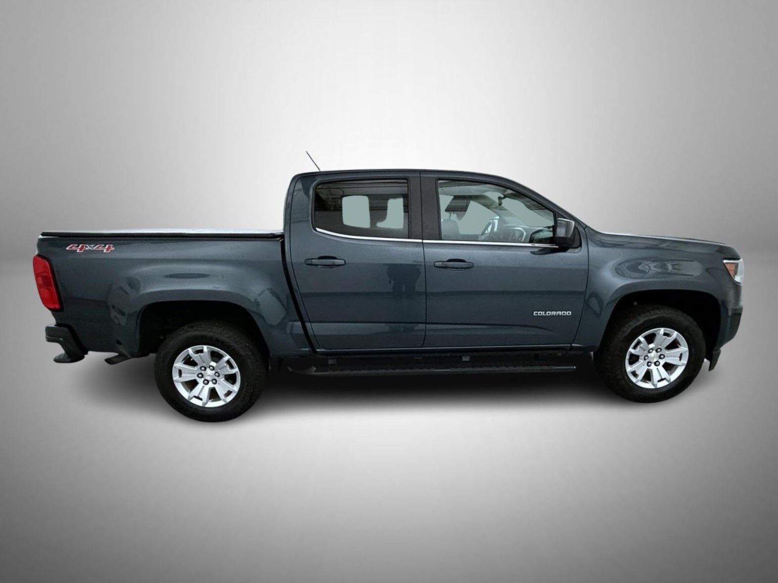 Used 2019 Gray Chevrolet LT image 4