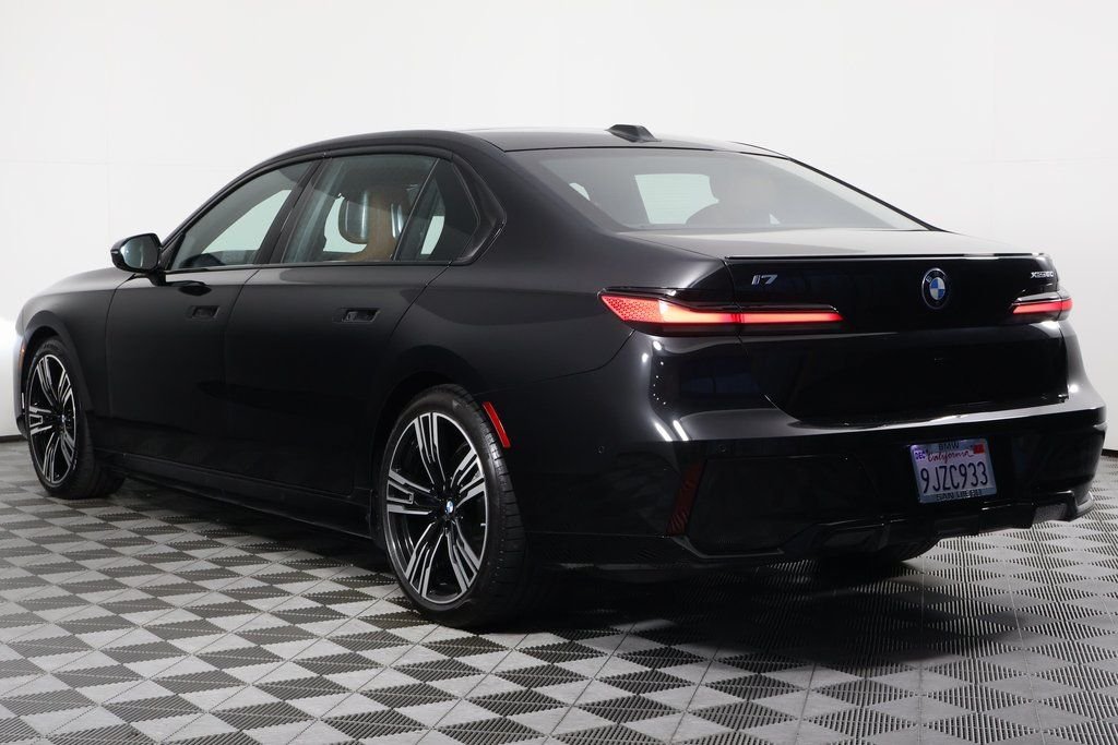 Certified Used 2024 Black Sapphire Metallic BMW xDrive60 image 6
