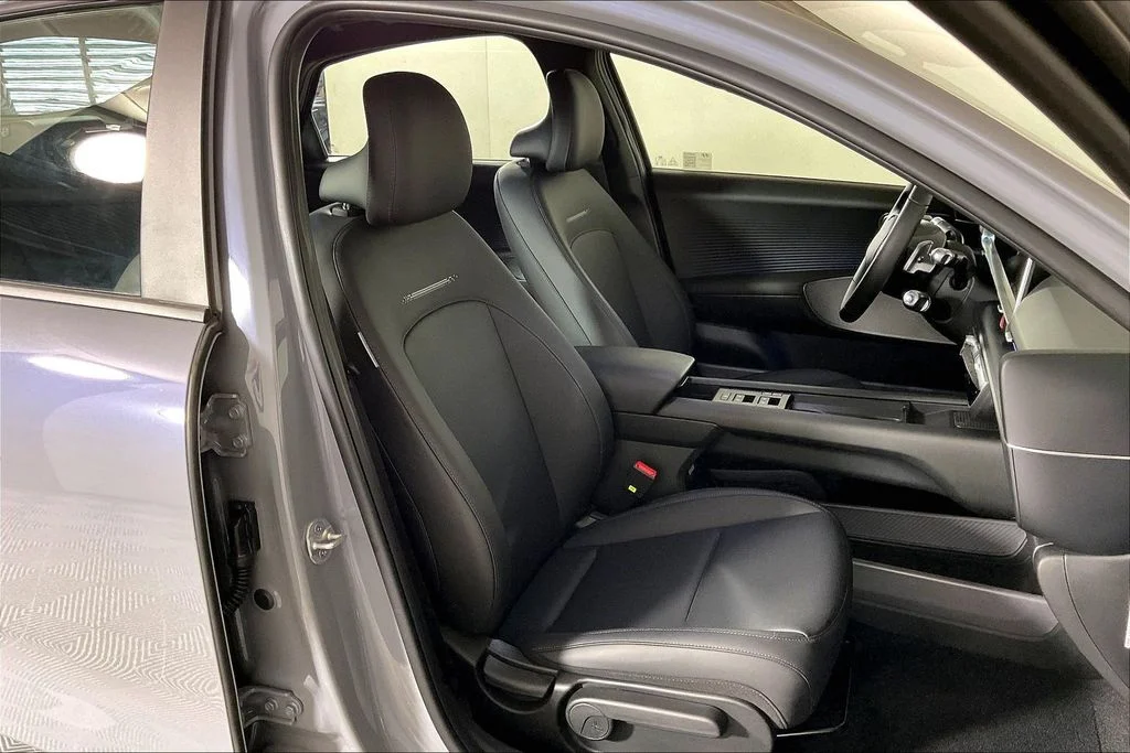 Used 2025 Blue Hyundai SEL image 6