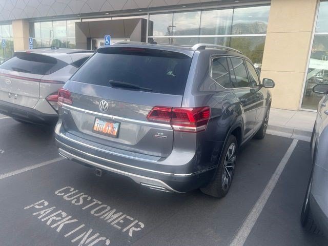 Used 2019 Platinum Gray Metallic Volkswagen 3.6L V6 SEL Premium image 3