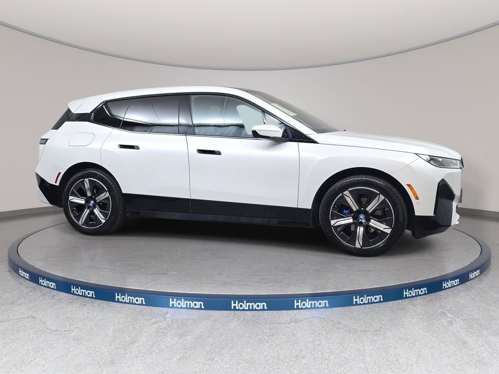 Used 2024 Mineral White Metallic BMW xDrive50 image 4