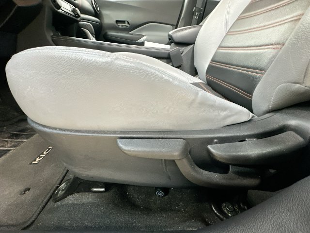 Used 2022 White Nissan SR image 15