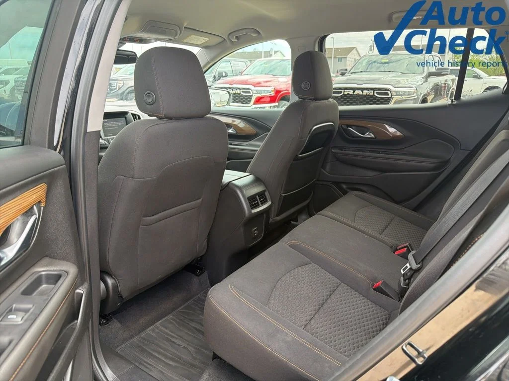 Used 2020 Black GMC SLE image 10