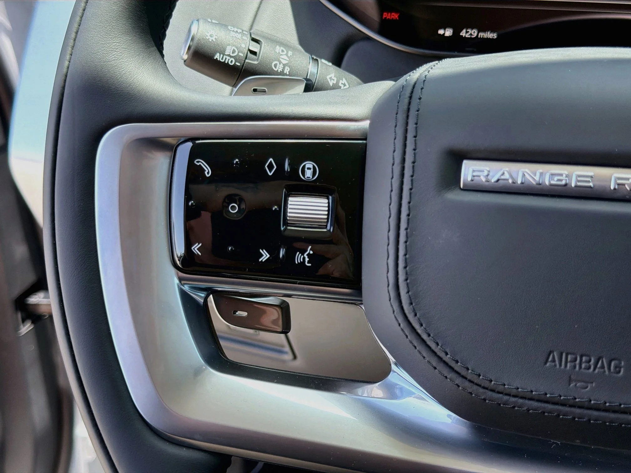 New 2026 Fuji White Land Rover SE image 39