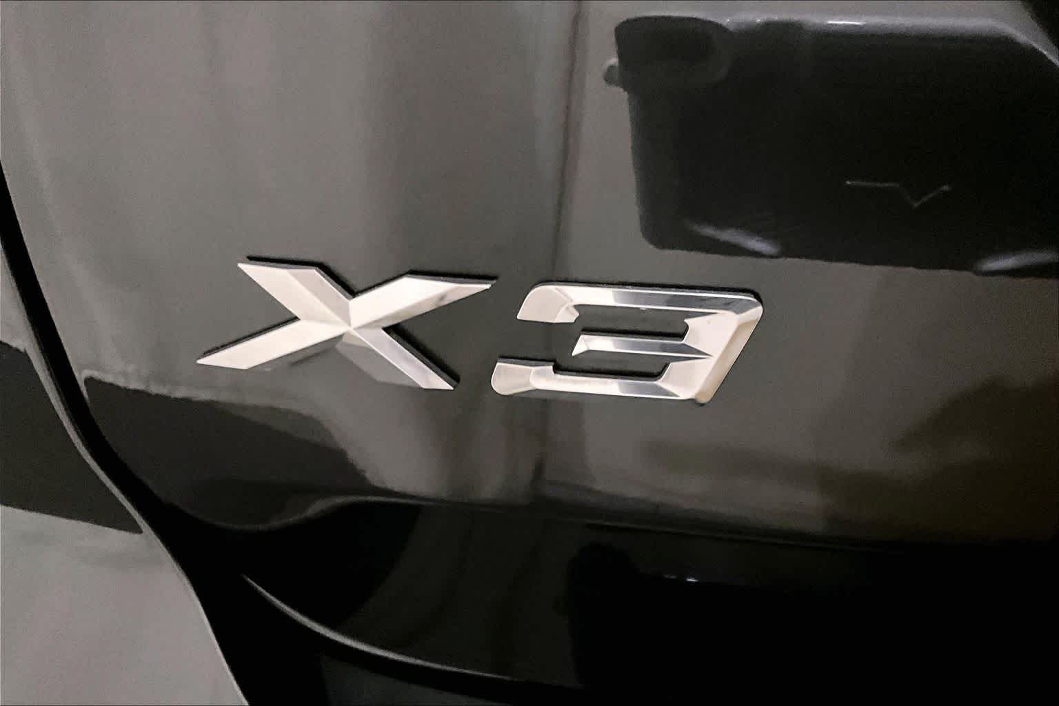 Used 2022 Dark Graphite Metallic BMW xDrive30i image 9