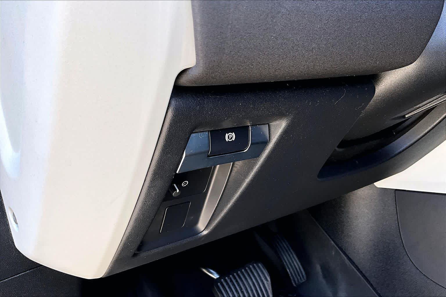 Used 2023 Santorini Black Metallic Land Rover SE image 37