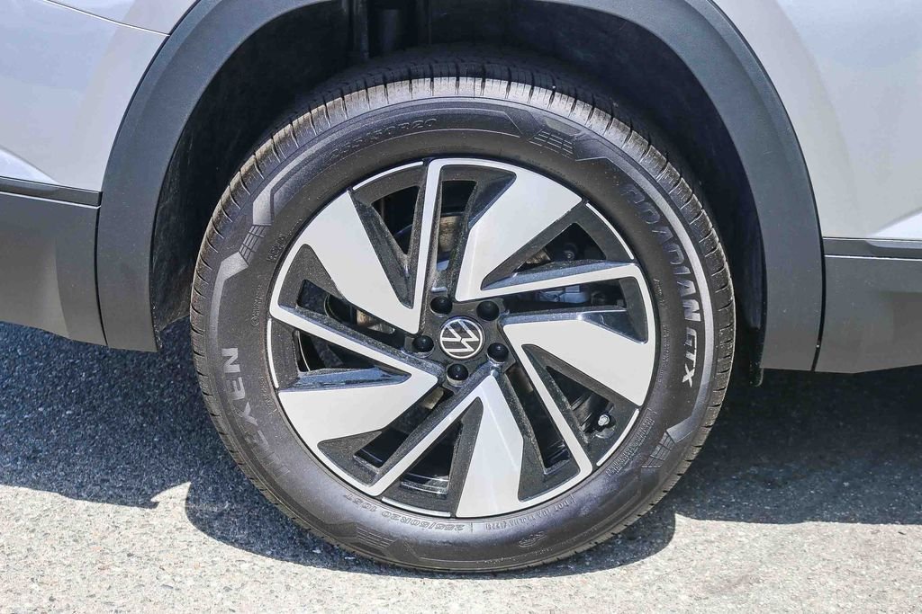New 2026 Silver Volkswagen 2.0T SE w/Technology image 11