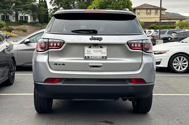 Used 2022 Billet Silver Metallic Jeep Latitude image 7