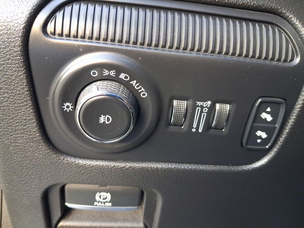 Used 2024 White Jeep Series II image 23