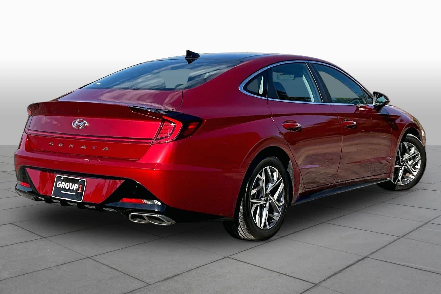 Used 2023 Ultimate Red Hyundai SEL image 13