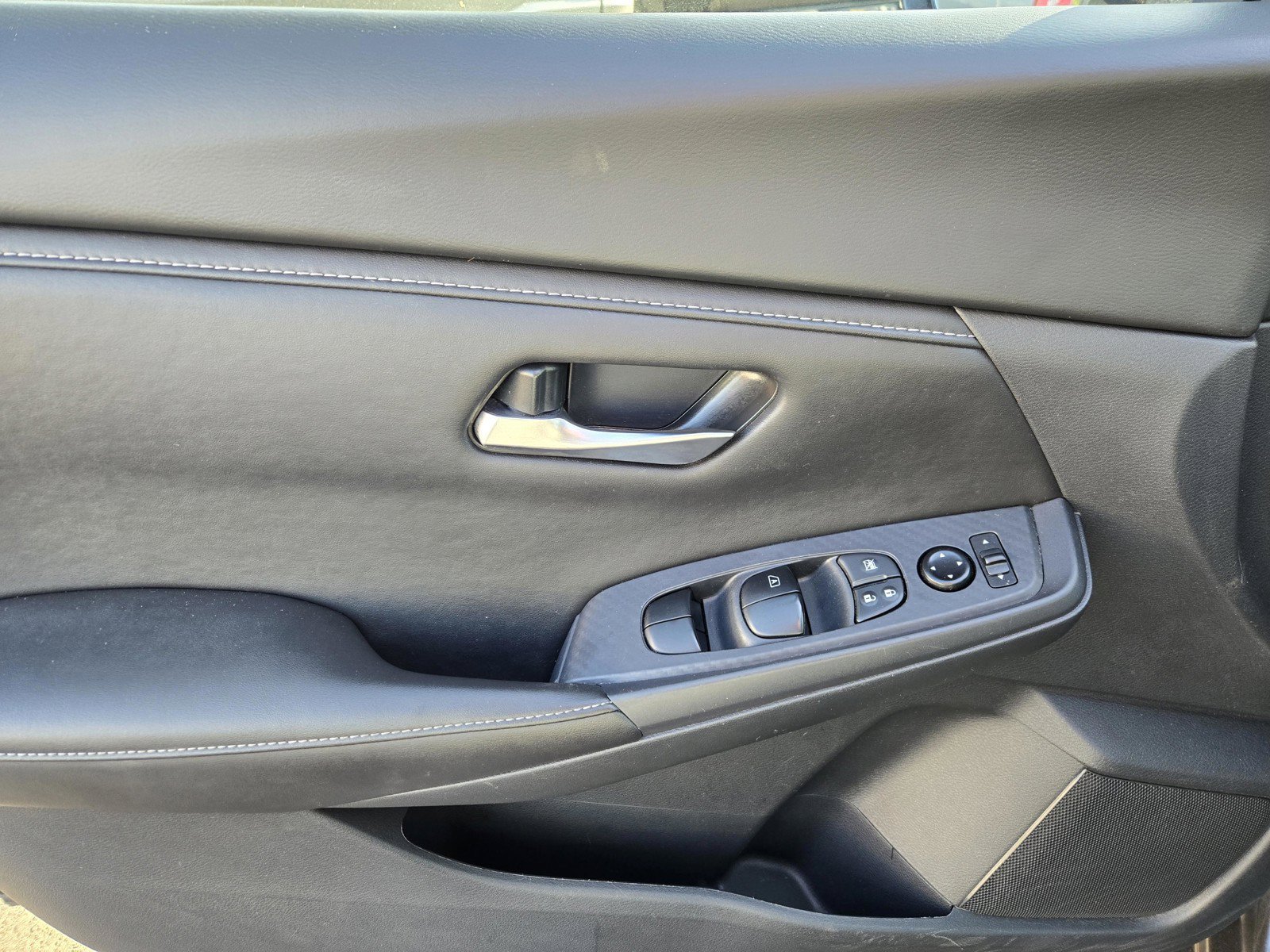 Certified Used 2025 Gun Metallic Nissan SV image 16