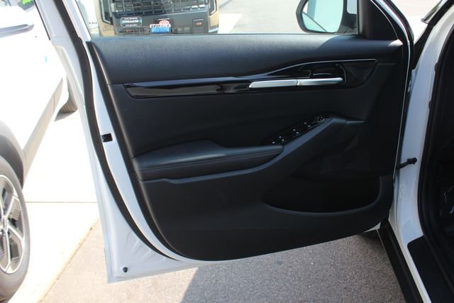 Used 2024 White Kia S image 21