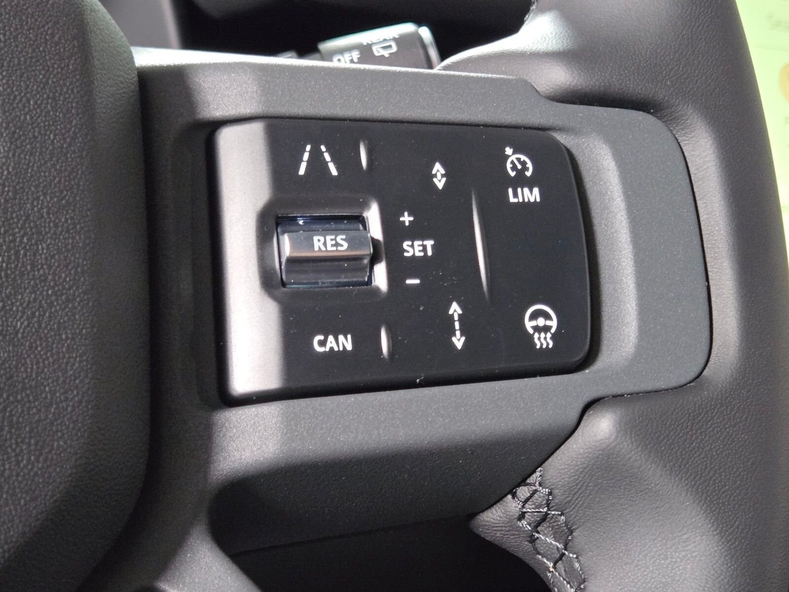 New 2026 Carpathian Grey Land Rover X-Dynamic SE image 26