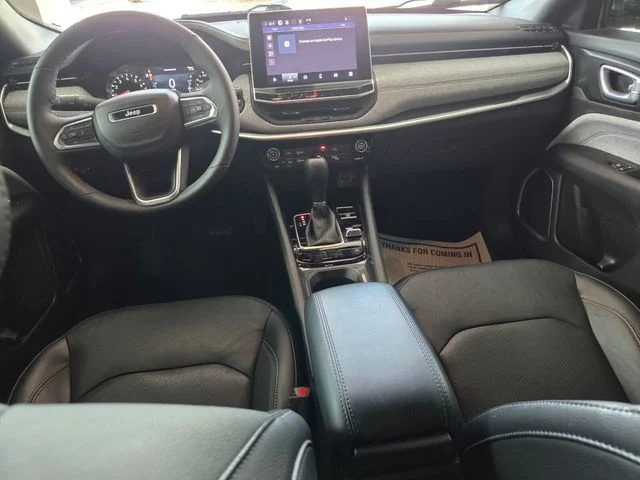 Used 2023 Gray Jeep Latitude Lux image 8