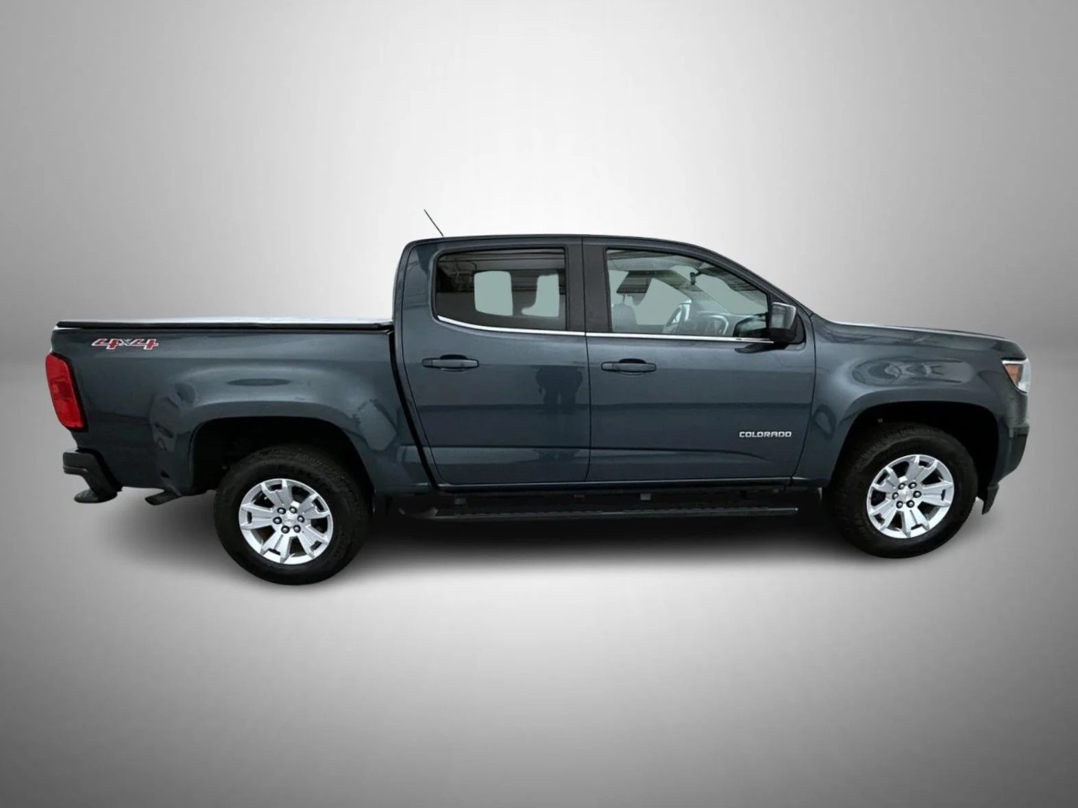 Used 2019 Gray Chevrolet LT image 4