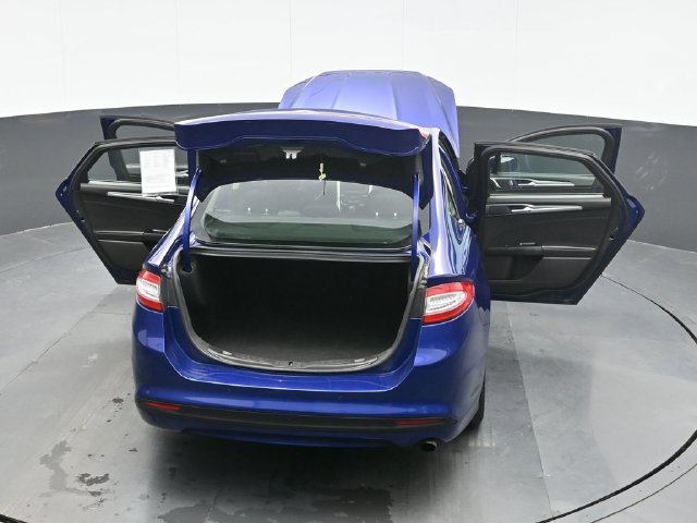 Used 2016 Blue Ford SE image 27