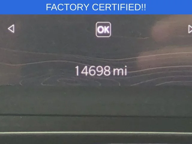 Used 2023 Red Jeep Altitude image 22