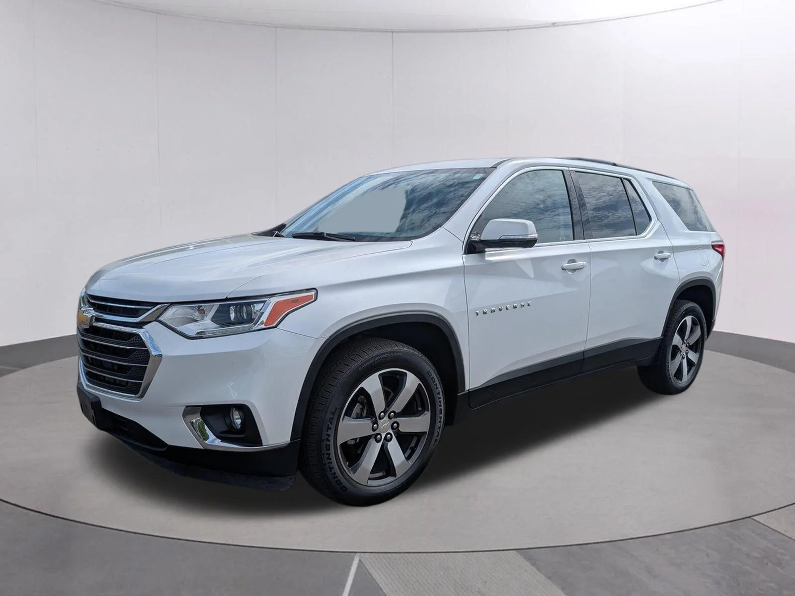 Used 2020 IRIDESCENT PEARL TRICOAT Chevrolet LT Leather image 1