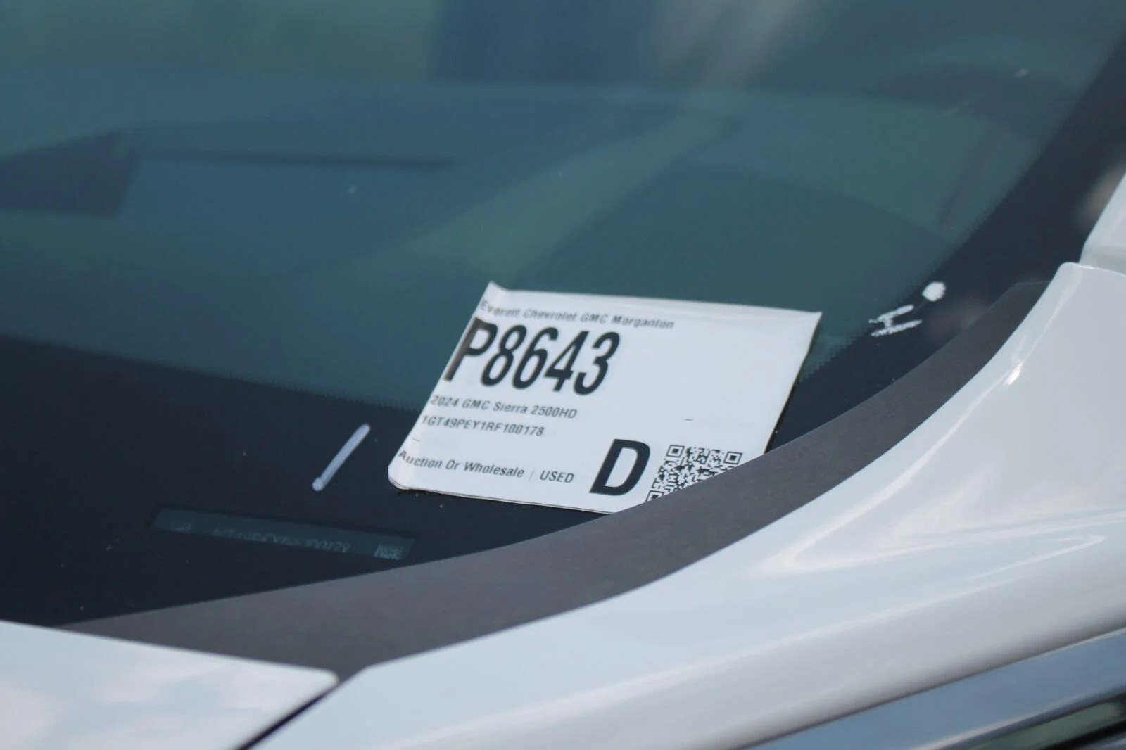 Used 2024 Summit White GMC AT4 image 37