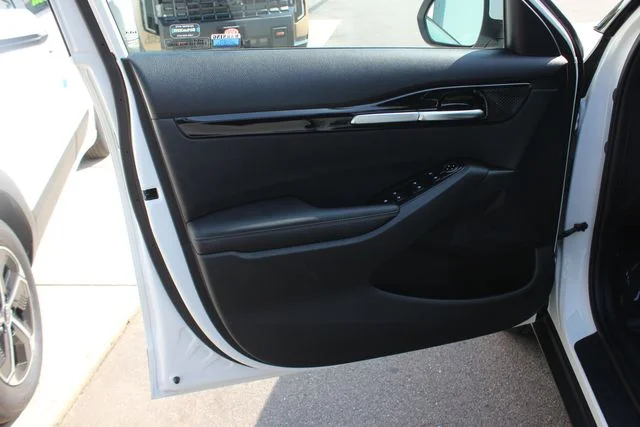 Used 2024 White Kia S image 21