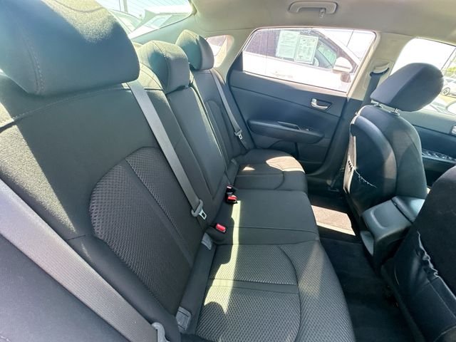 Used 2016 White Kia LX image 27
