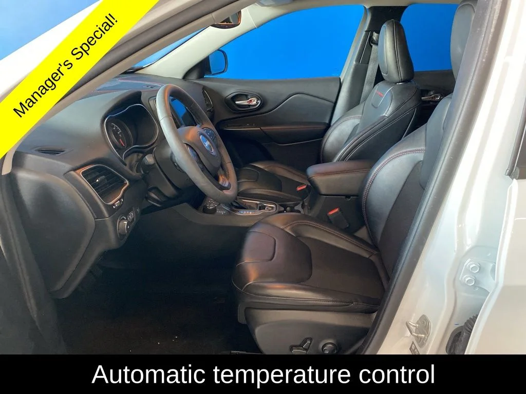 Used 2022 White Jeep Trailhawk image 10