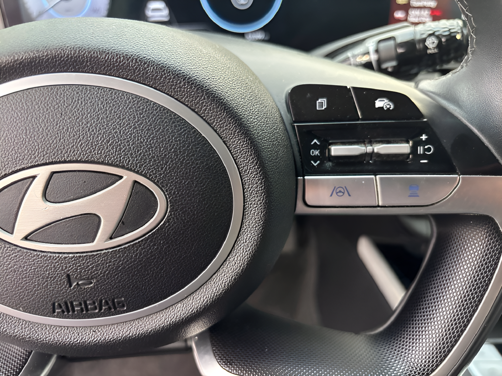 Used 2025 White Hyundai Limited image 15