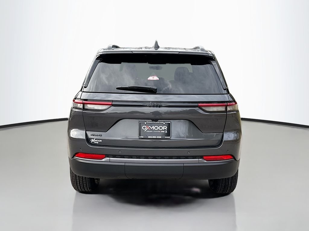 New 2026 Baltic Gray Metallic Clear-Coat Exterior Paint Jeep Laredo Altitude image 5