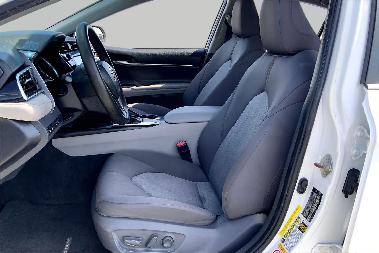 Used 2018 Super White Toyota LE image 8