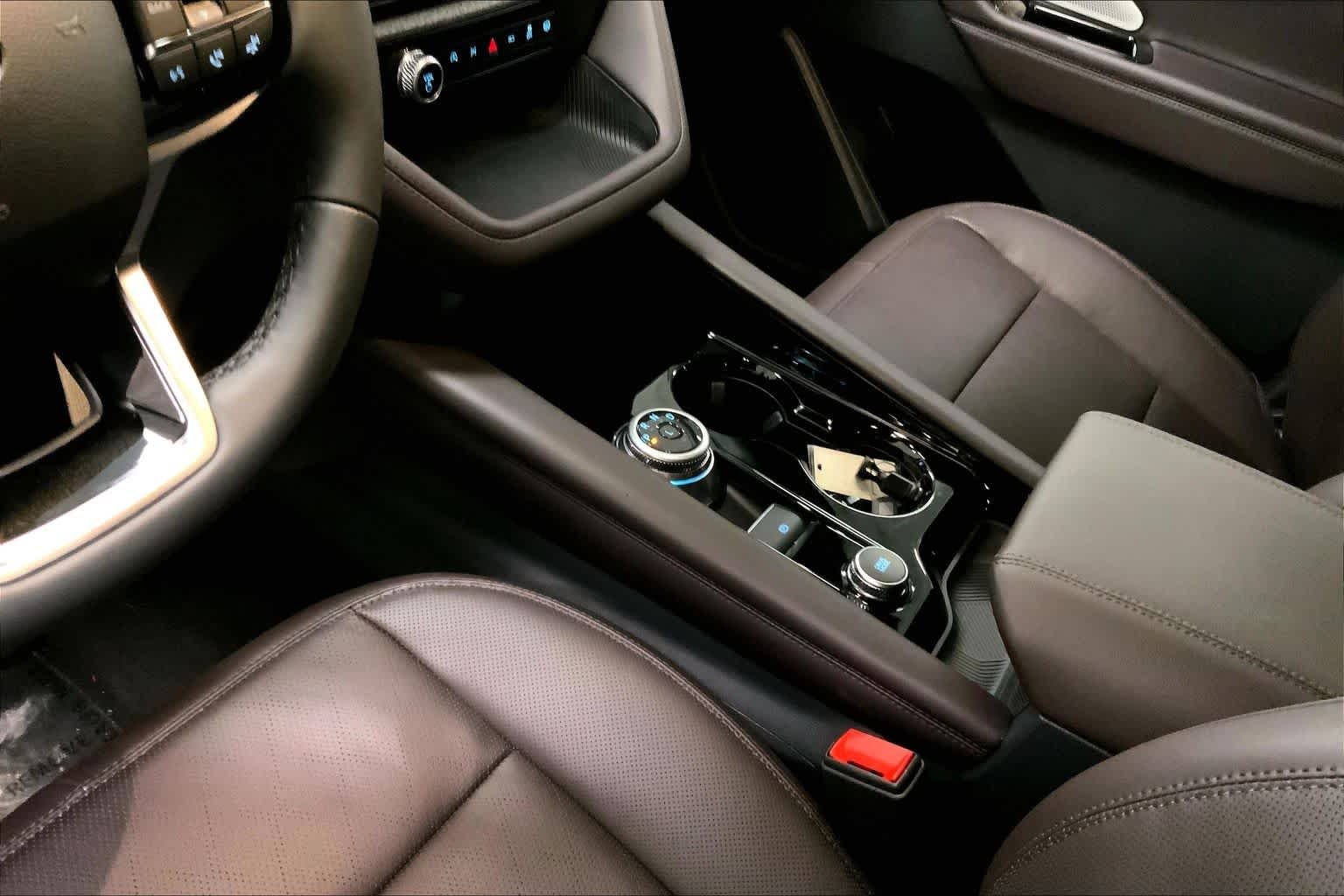 New 2026 Agate Black Metallic Ford Platinum™ image 6