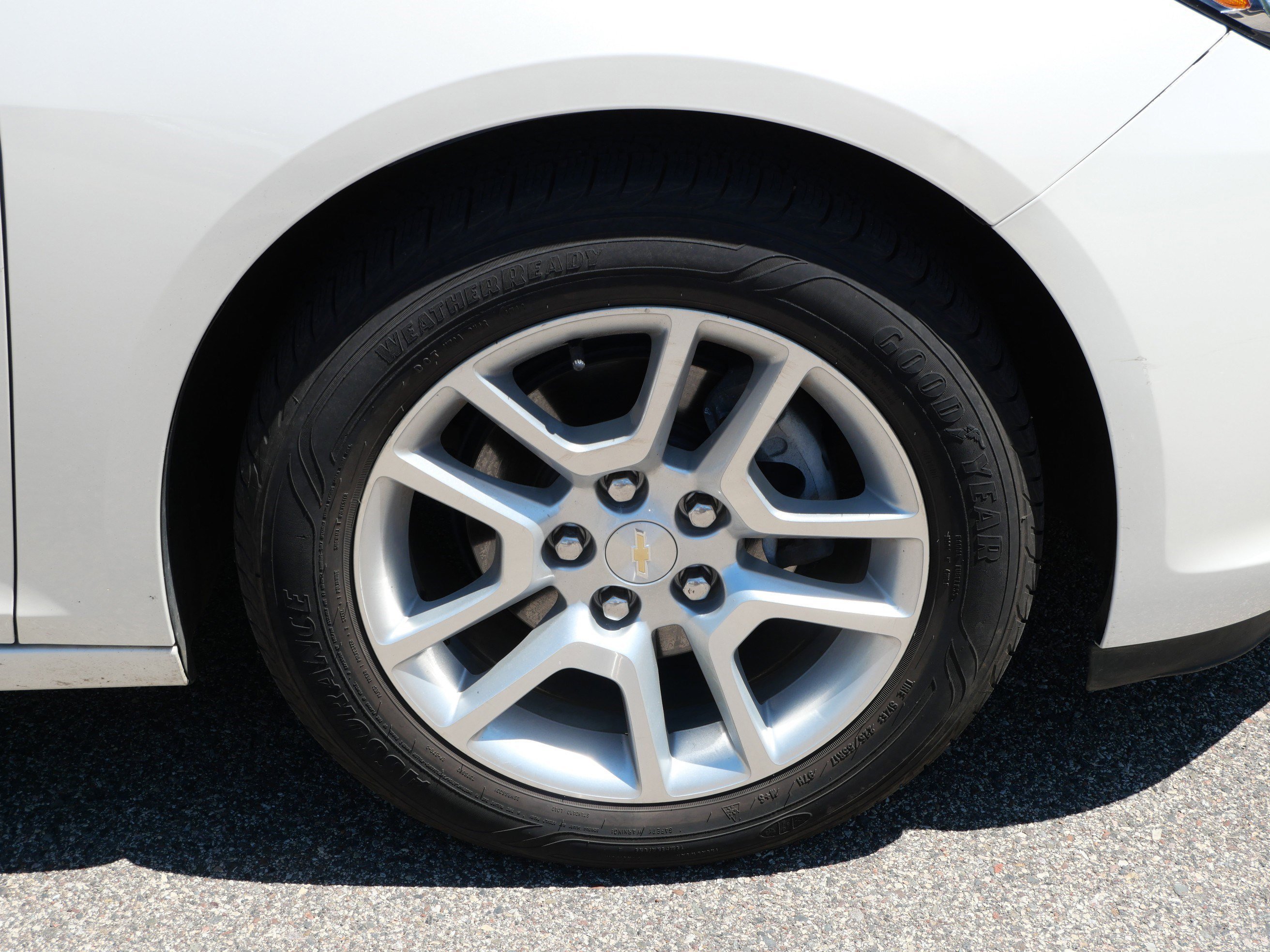 Used 2013 White Diamond Tricoat Chevrolet ECO image 15