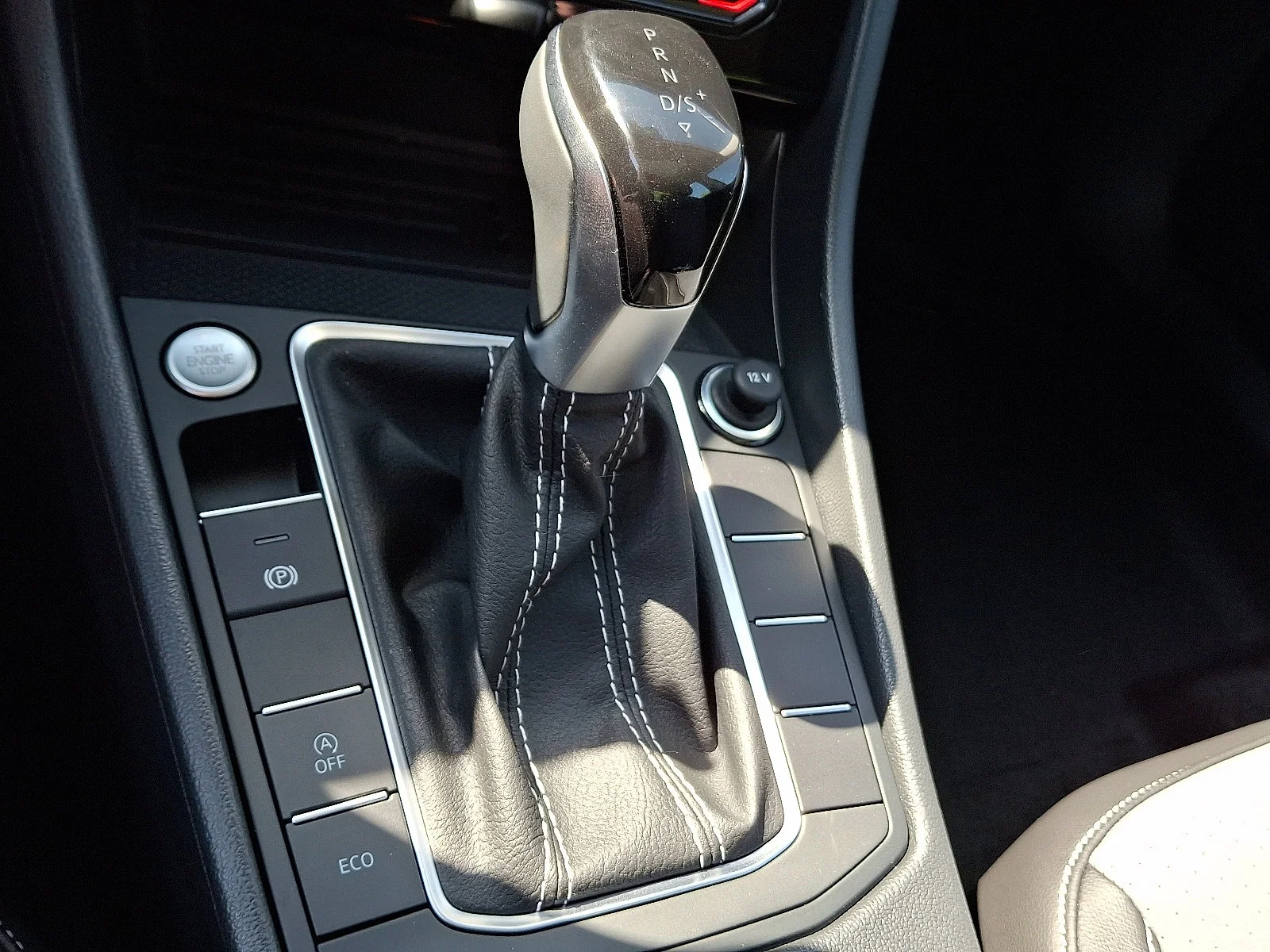 New 2026 Platinum Gray Metallic Volkswagen SE image 12