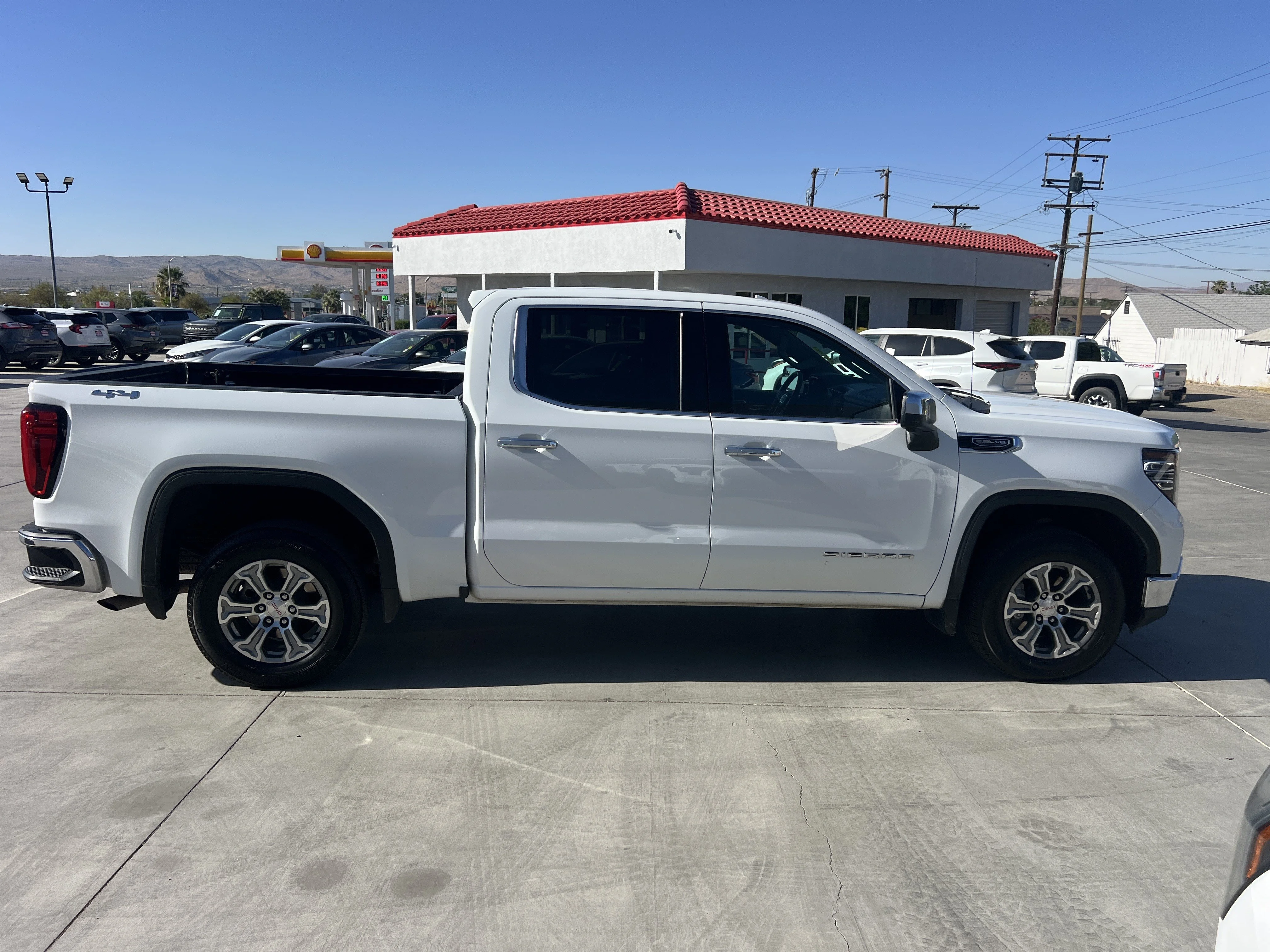 Used 2025 Summit White GMC SLT image 5