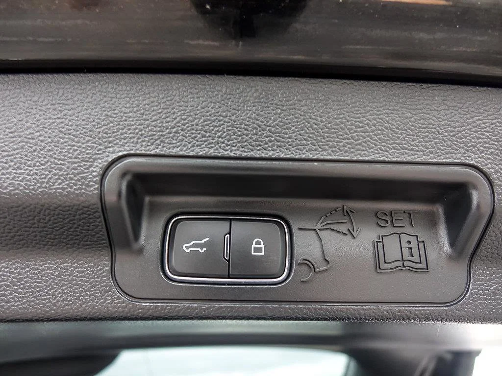 Used 2020 Agate Black Metallic Ford ST image 28
