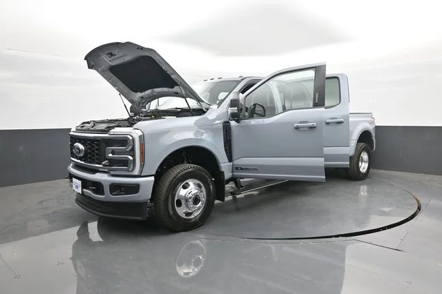 New 2026 Glacier Gray Metallic Tri-Coat Ford F-350® Platinum® image 43