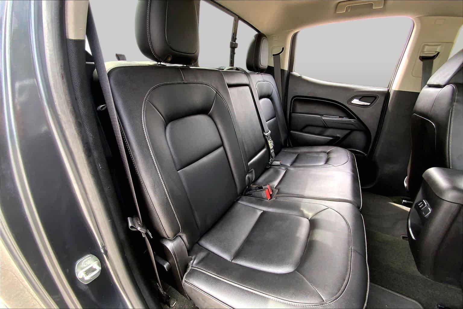 Used 2016 Cyber Gray Metallic Chevrolet 4WD LT image 19