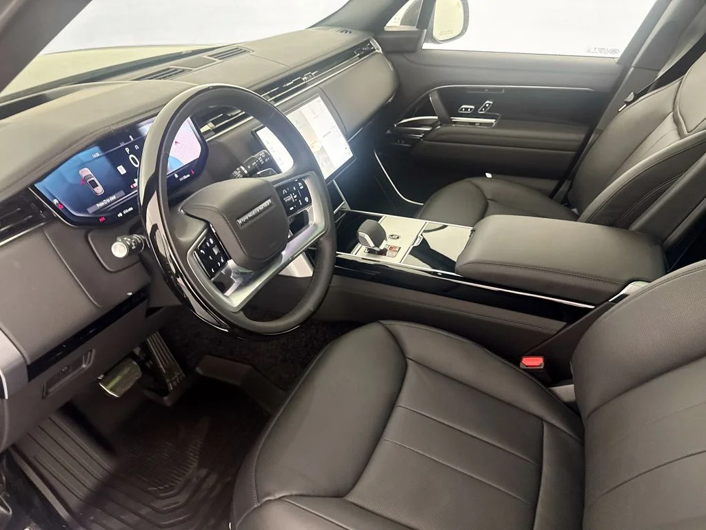 New 2026 Santorini Black Land Rover SE image 9
