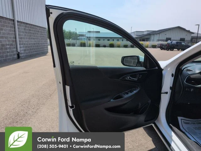 Used 2024 Summit White Chevrolet  image 10