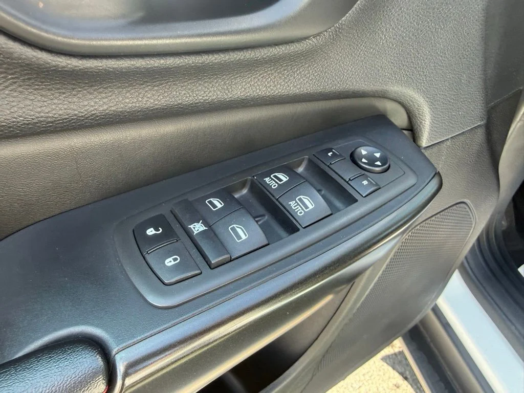 Used 2022 White Jeep Trailhawk image 14