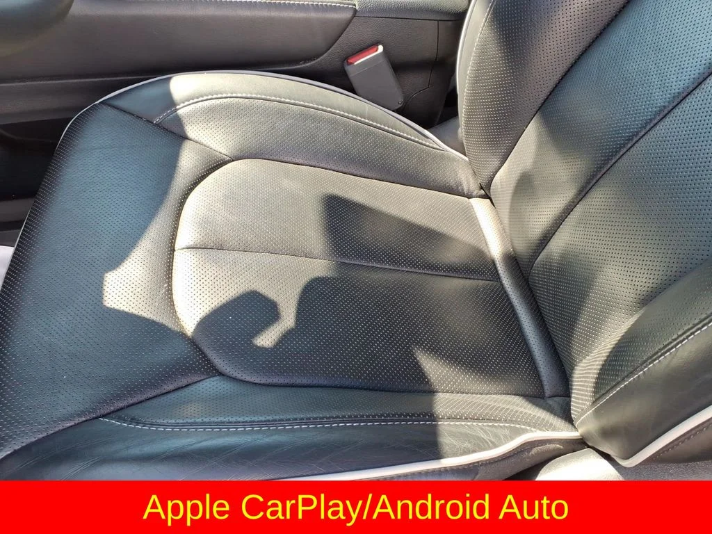Used 2025 White Chrysler Limited image 22