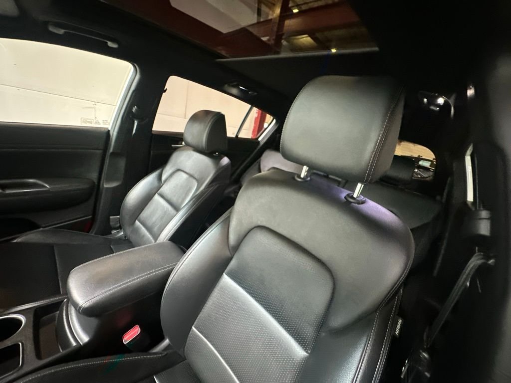 Used 2022 White Kia Nightfall image 10