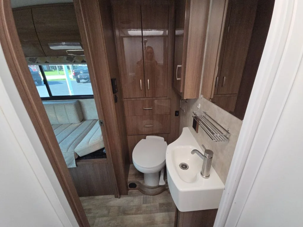 Used 2016 Silver Ram Winnebago image 27