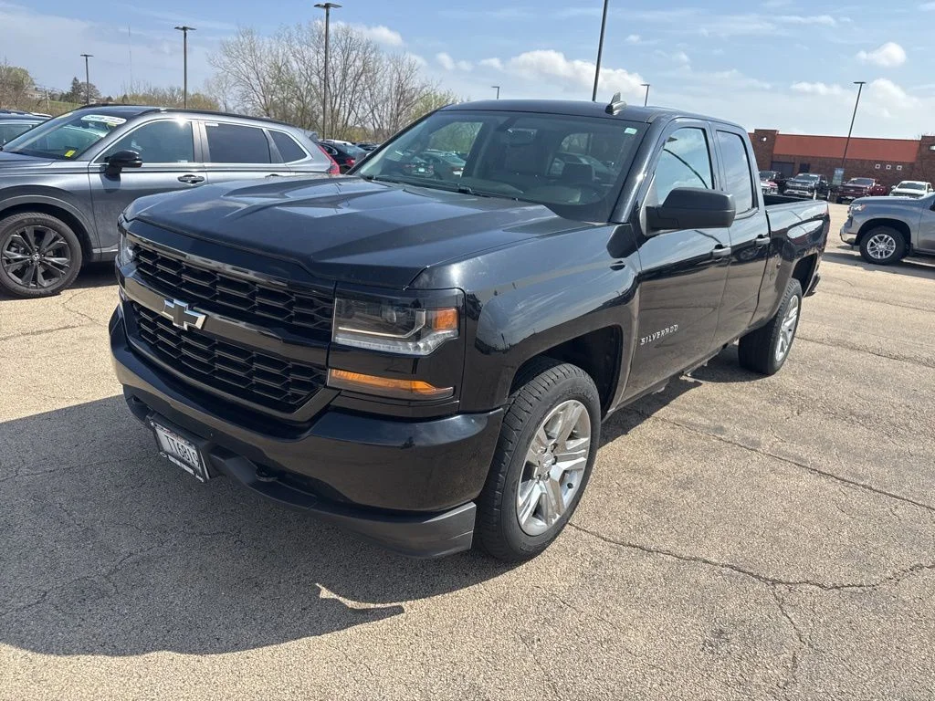 Used 2018 Black Chevrolet Custom image 6